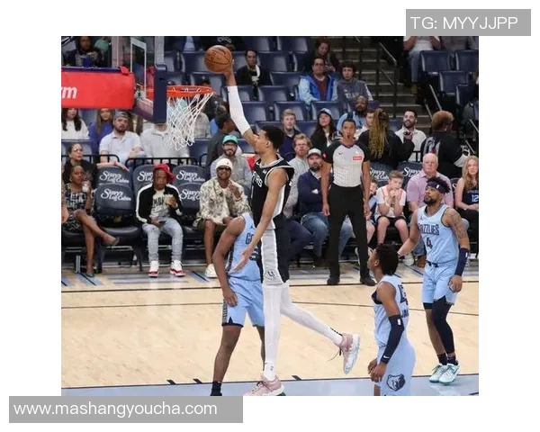 文班亚马首场比赛表现惊艳五次盖帽并成功隔扣字母哥引发热议