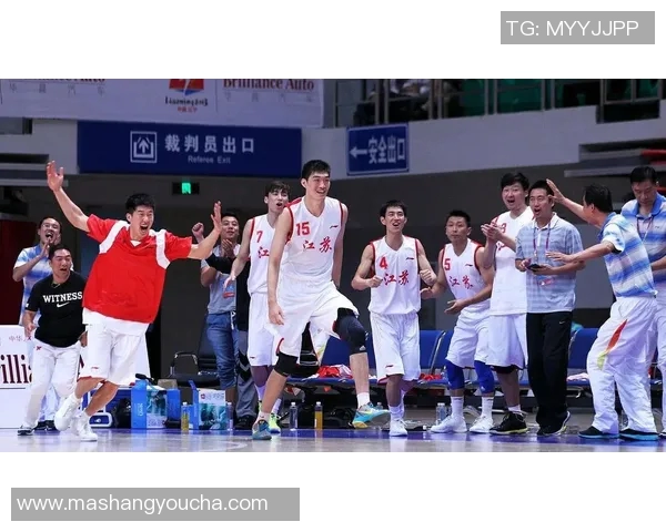 李慕豪：从篮球新星到职业生涯巅峰的励志故事与成长历程